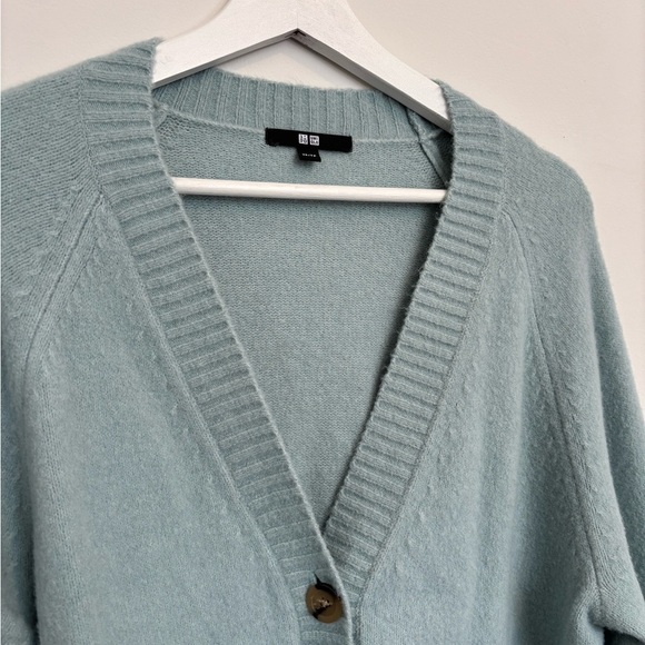 Uniqlo Women's Cardigan in Soft Blue - Picture 2 of 6
